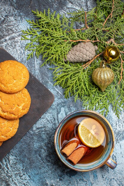 Top view cup of tea with sweet cookies on a light background