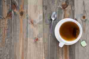 Free photo top view cup of tea on wooden table