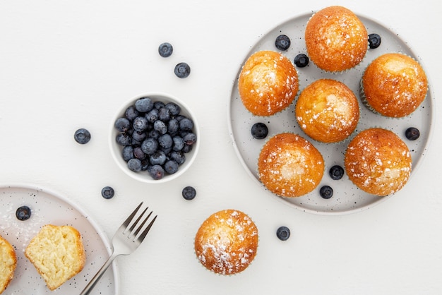 Top view cupcakes and blueberries in plates