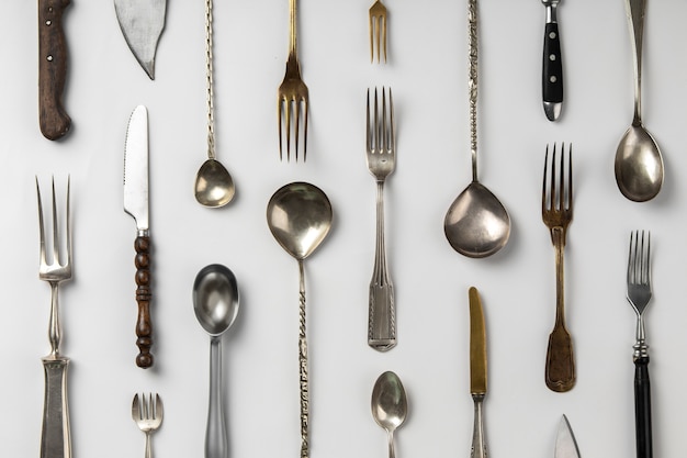 Free photo top view cutlery arrangement