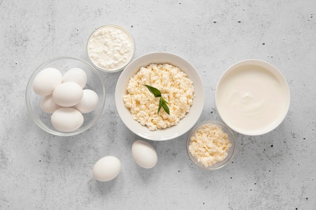 Free photo top view dairy products and eggs