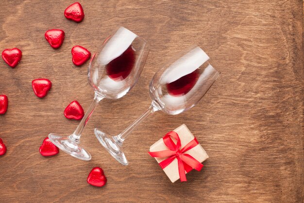 Free photo top view decoration with heart shaped candies and glasses