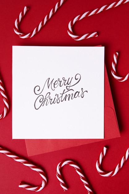 カード配置で装飾的なクリスマス要素の上面図