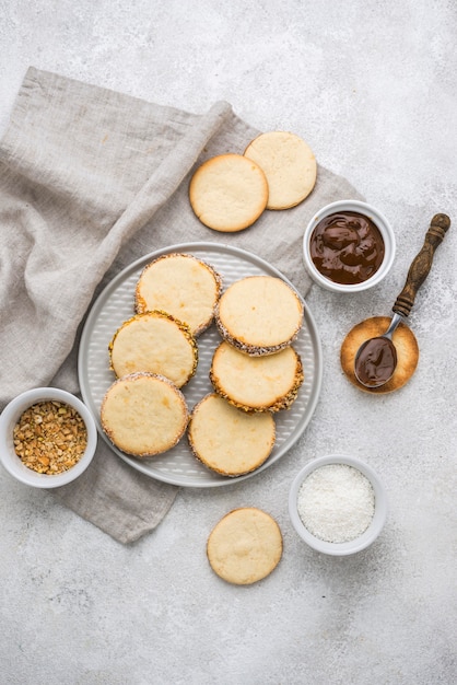 Free photo top view of delicious alfajores arrangement