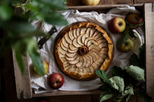 Foto gratuita delizioso dessert di mele vista dall'alto