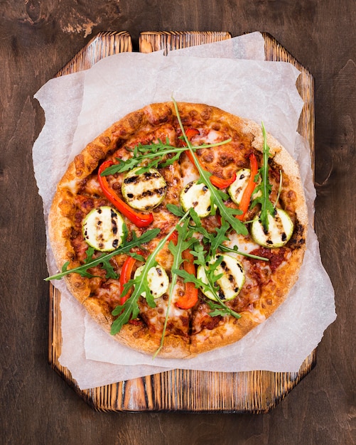 Бесплатное фото Вкусная пицца с рукколой