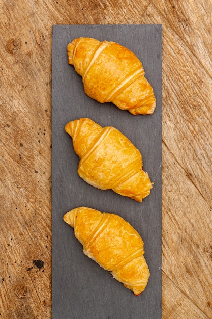 Free photo top view delicious baked croissants