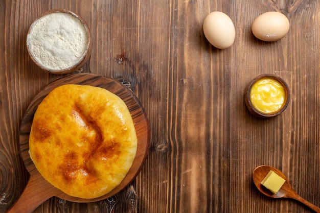 Vista dall'alto deliziosa torta al forno con purè di patate su una torta da scrivania in legno marrone torta hotcake cuocere la pasta