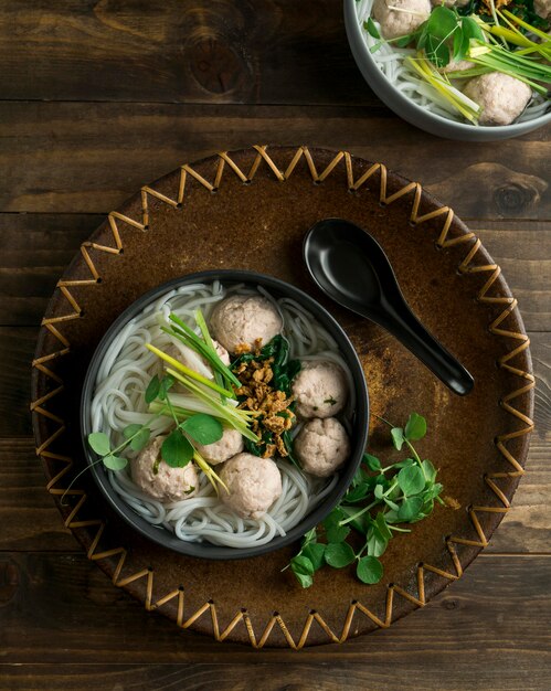 상위 뷰 맛있는 bakso 그릇 구성