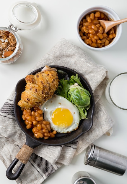 Free photo top view delicious breakfast on a plate