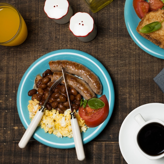 Foto gratuita vista dall'alto deliziosa colazione