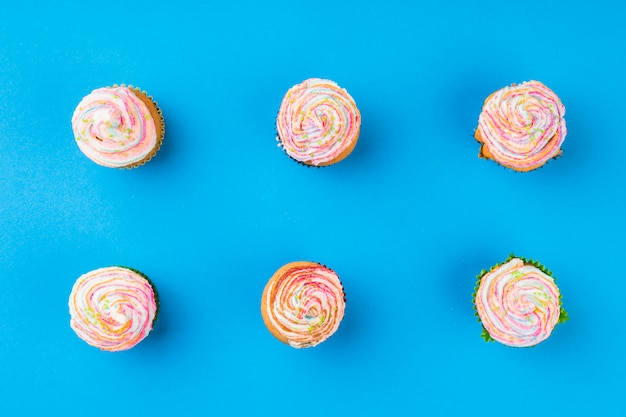 Free photo top view delicious cupcakes