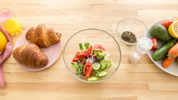 Foto gratuita vista dall'alto delizioso cibo