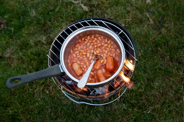 Бесплатное фото Вид сверху вкусной еды на природе