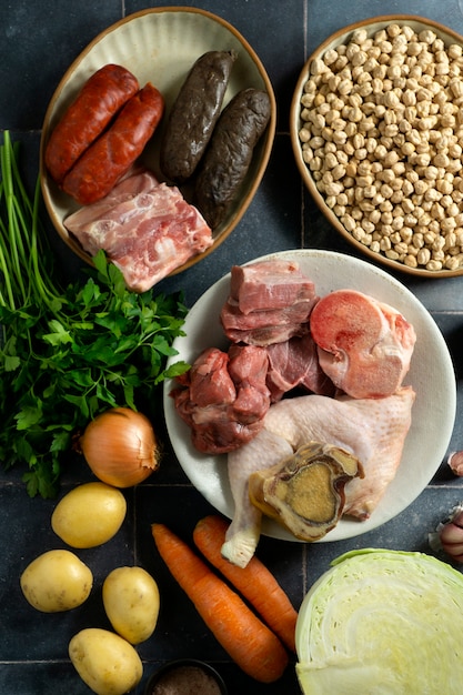 Foto gratuita cibo delizioso vista dall'alto sul tavolo