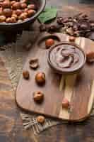 Foto gratuita vista dall'alto del delizioso cioccolato alla nocciola