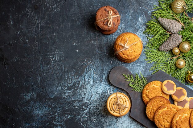 Top view delicious little biscuits with christmas decoration