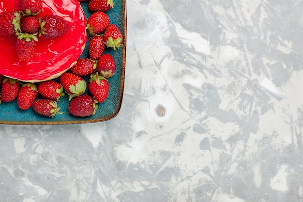 Top view delicious looking cake little pie with red cream and fresh strawberries on the white background cake biscuit cream sugar sweet