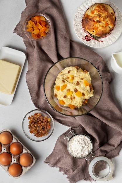 Foto gratuita panettone delizioso vista dall'alto