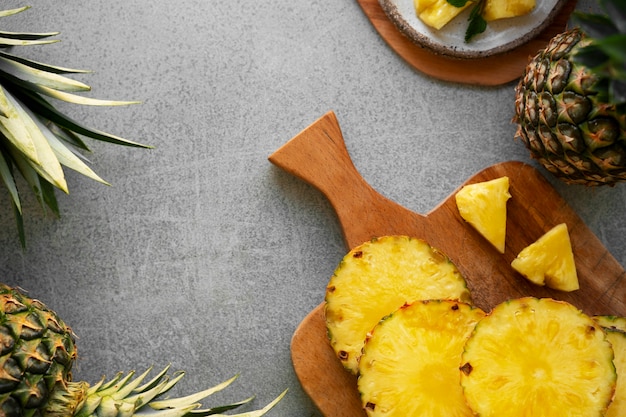 Free photo top view delicious pineapple still life