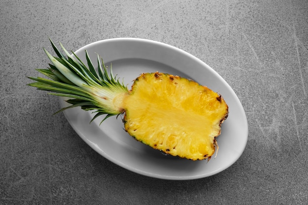 Free photo top view delicious pineapple still life