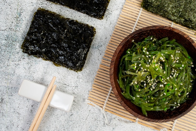 食べるためのおいしい海藻を上から見る