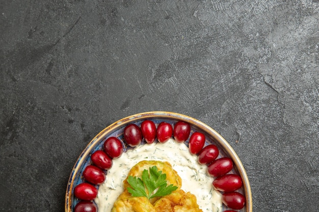 Free photo top view of delicious squash meal with fresh red dogwoods on grey surface