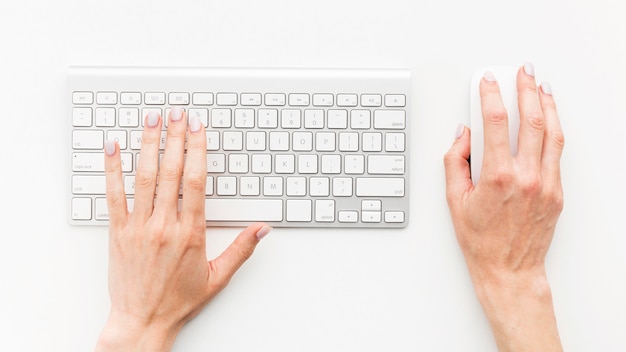 Free photo top view desk concept with keyboard