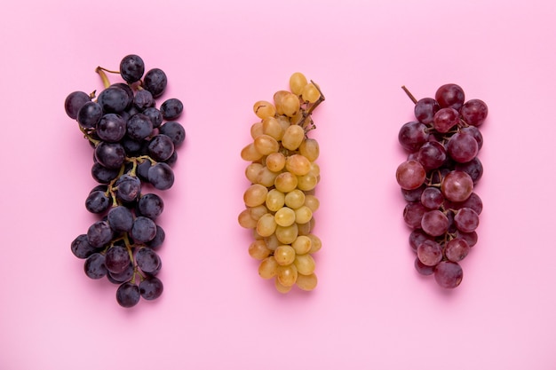 Вид сверху разные композиции винограда
