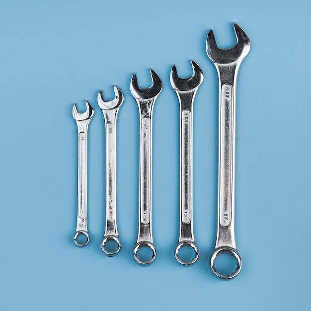 Free photo top view different types of wrenches