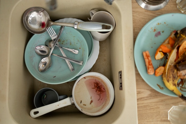 Free photo top view dirty dishes and cups in sink