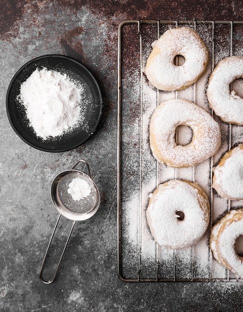 Free photo top view donuts with sugar powder