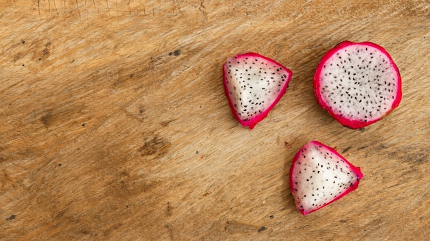 Free photo top view dragon fruit with wooden background