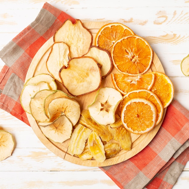 Free photo top view dried fruits on plate