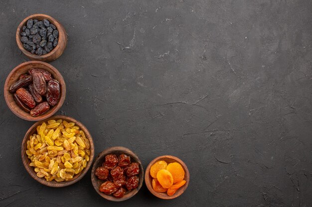 Top view of dried raisins on grey surface