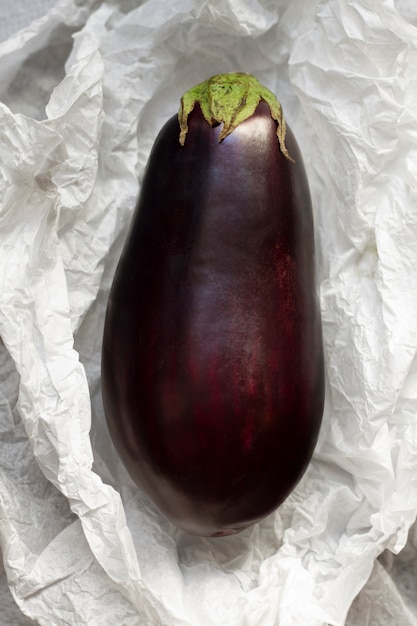 Free photo top view eggplant on table