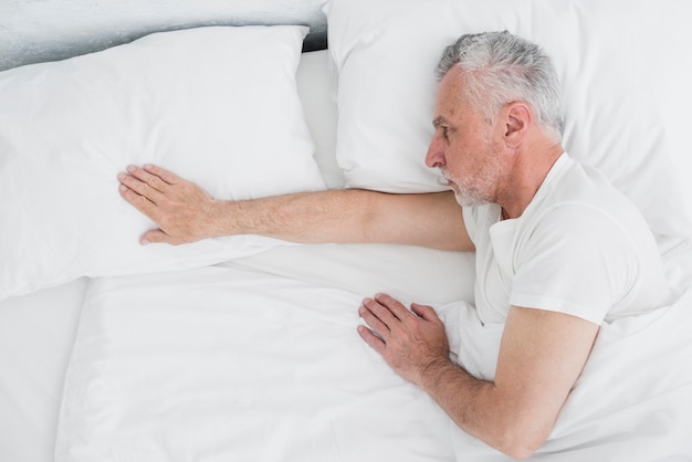 Free photo top view elder man sleeping