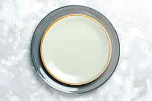 Free photo top view empty round plates on white surface