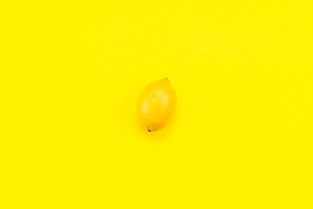 Вид сверху экзотического сочного лимона