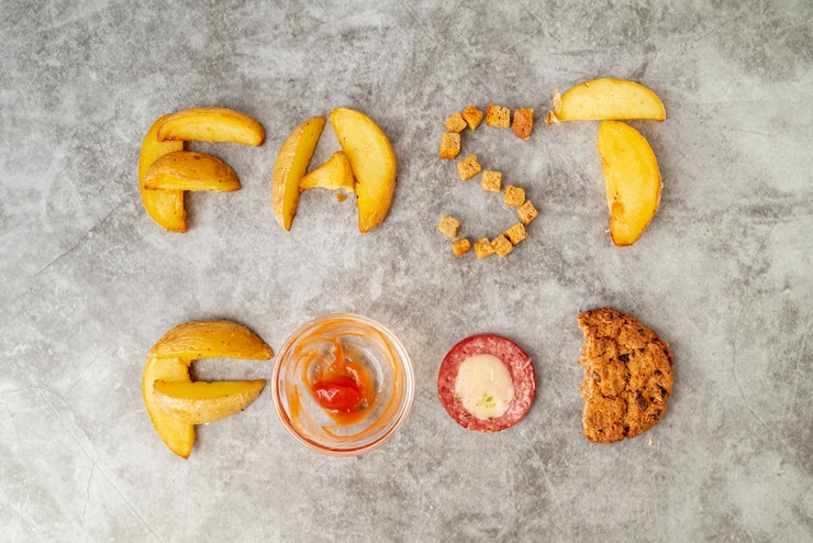 Free Photo top view fast food written on table
