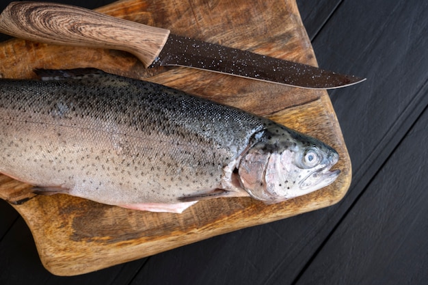 調理する準備ができているトップ ビューの魚