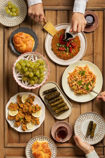 Foto gratuita vista dall'alto sul banchetto del cibo