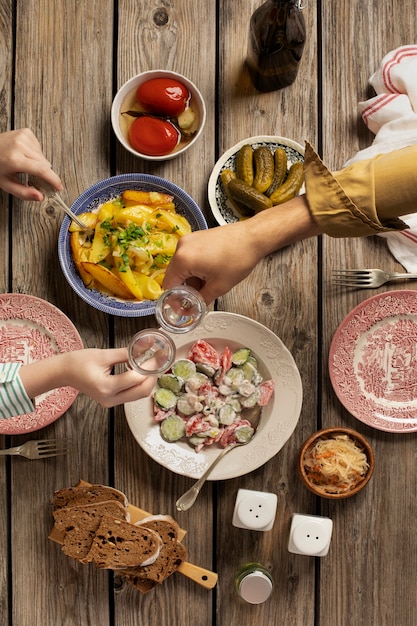 Foto gratuita vista dall'alto sul banchetto del cibo