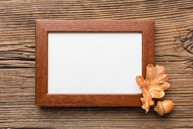 Free photo top view of frame with acorn and autumn leaf