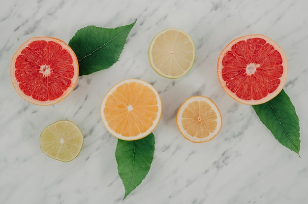 Free photo top view fresh citrus fruits on table