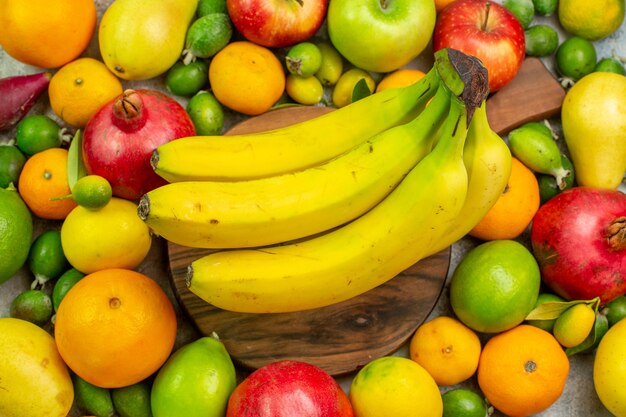 상위 뷰 신선한 과일 흰색 배경 베리 다이어트 사진 맛있는 건강에 다른 잘 익은 부드러운 과일