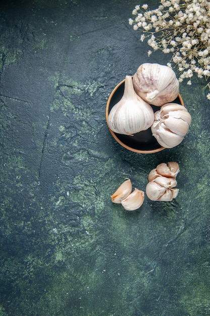 Top view fresh garlics on dark gray surface plant vegetable sour seasoning greens food pepper