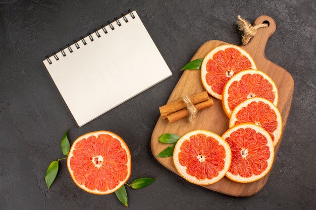 Top view fresh grapefruit slices on dark background