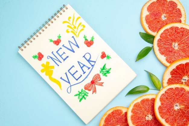 Top view fresh grapefruits fruit slices on a blue background