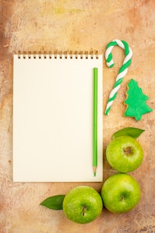 Top view fresh green apples with notepad